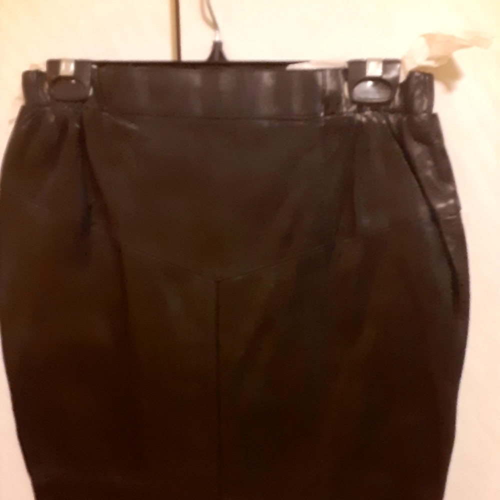 New !!!!  Breafair Lambskin Leather Skirt Size 10